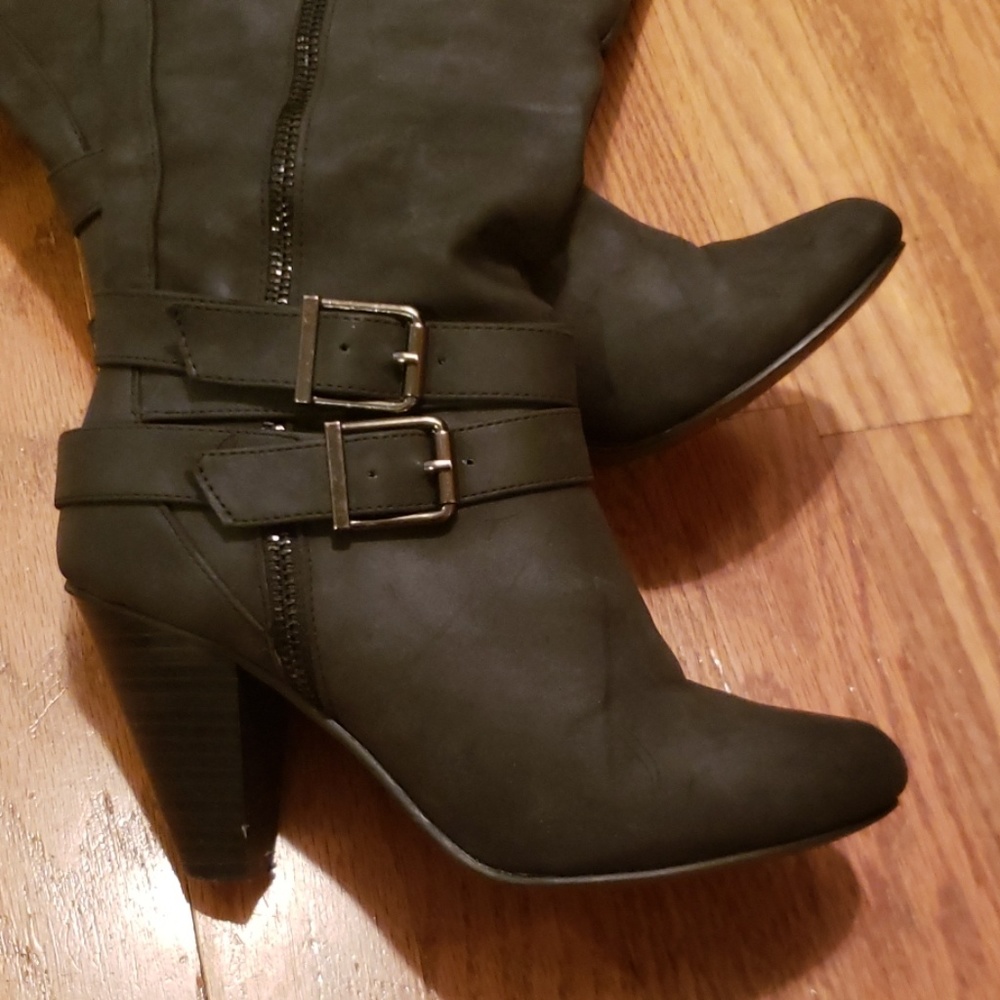 JustFab Knee-high gray heel boots size 7